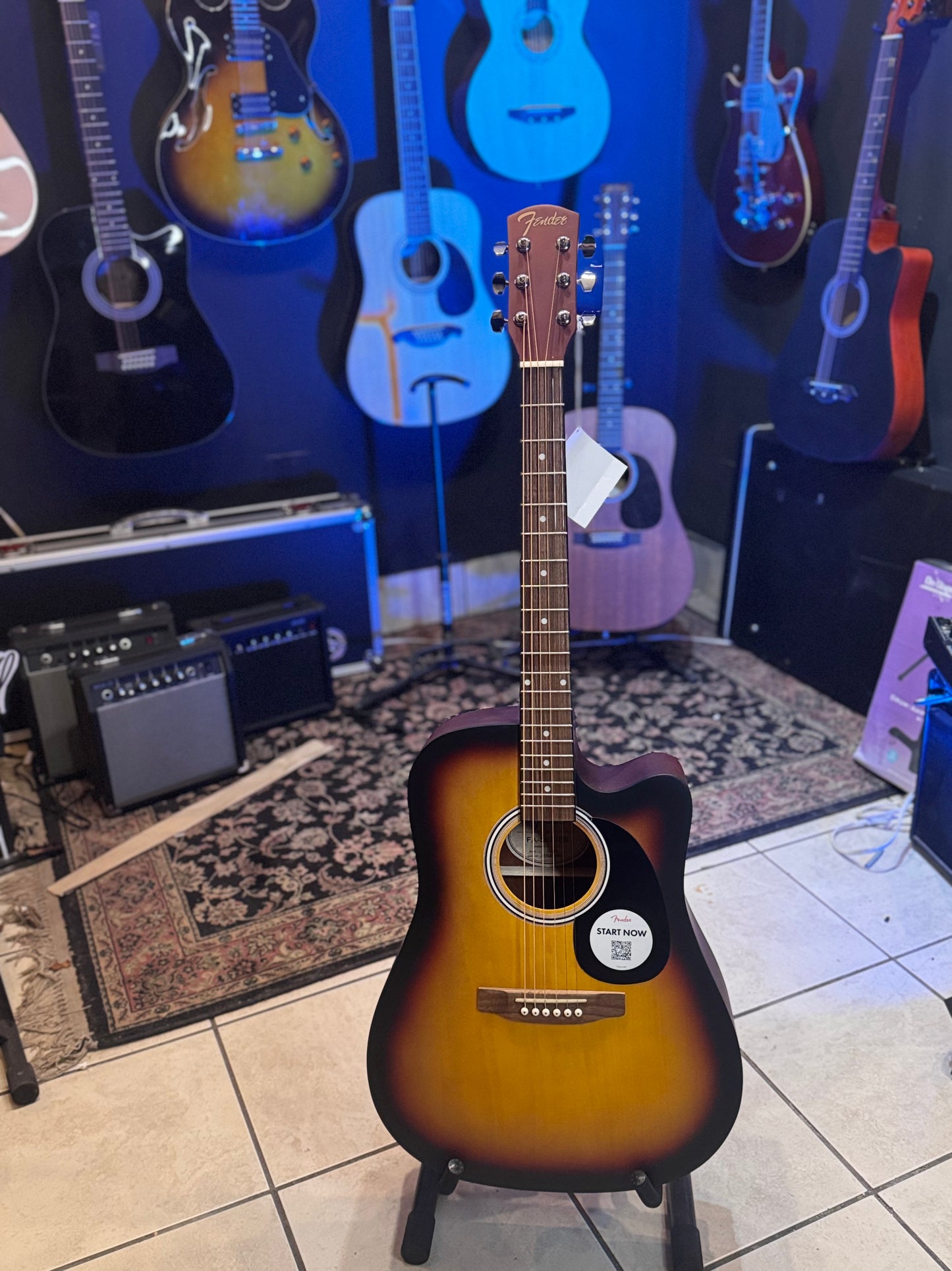 Guitarra Electroacústica Fender FA-125CE Sunburst (Incluye cable, púas y bolsa)