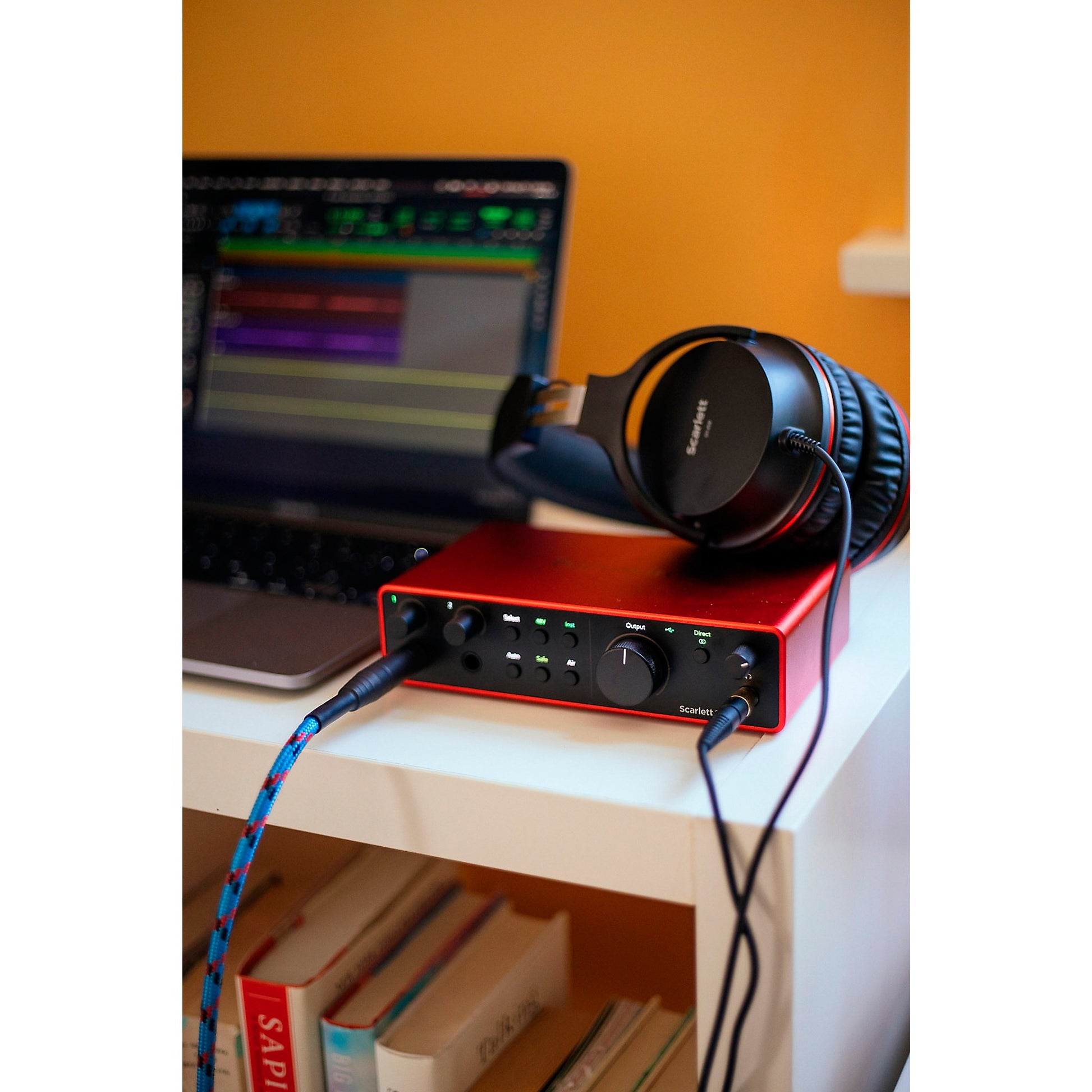 Focusrite Scarlett 2i2 USB-C Interfaz de Audio 4ª Gen Profesional para Estudio